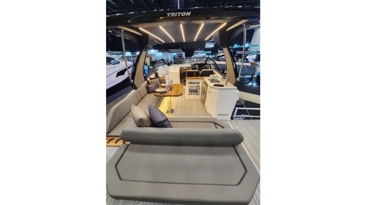 TRITON YACHTS - 34 FLYER