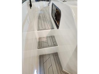 TRITON YACHTS - 34 FLYER