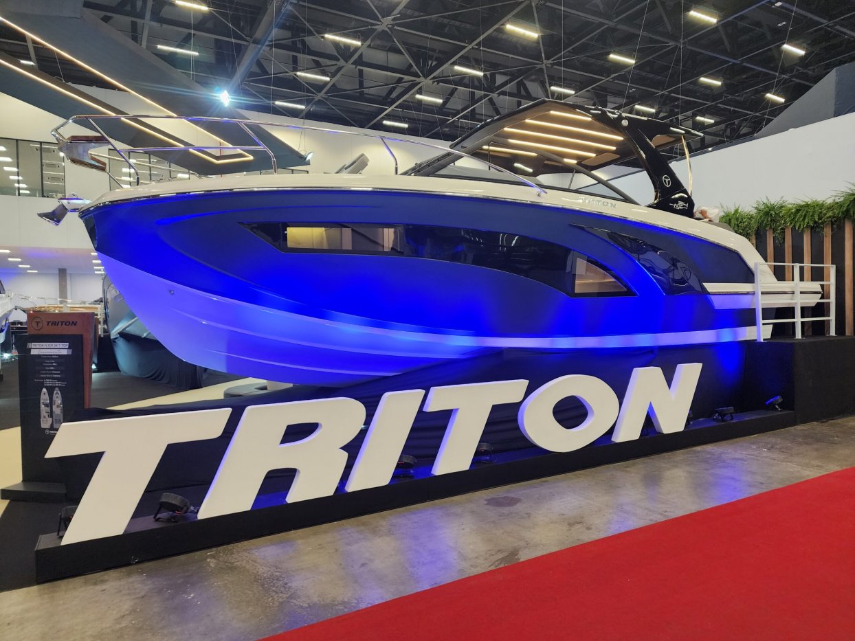 TRITON YACHTS - 34 FLYER