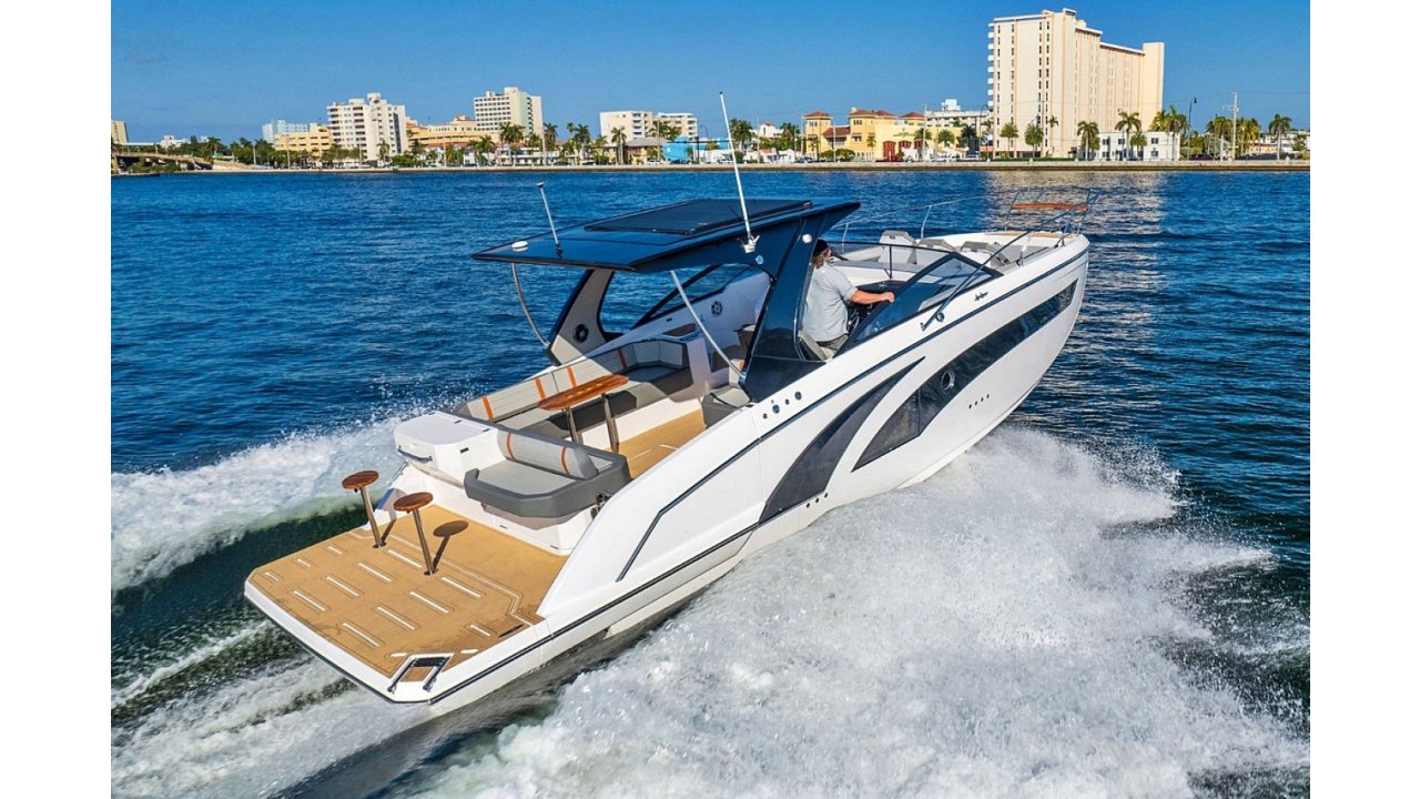 TRITON YACHTS - TRITON 38 T-TOP FLYER