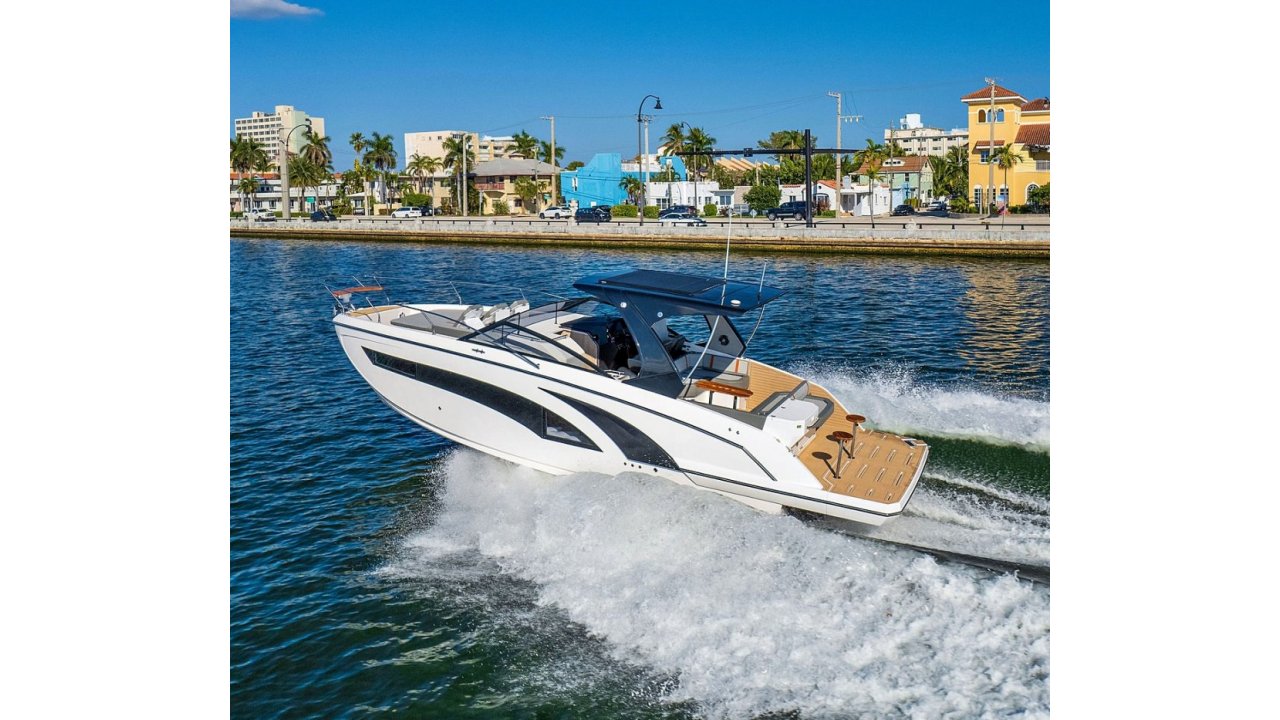 TRITON YACHTS - TRITON 38 T-TOP FLYER